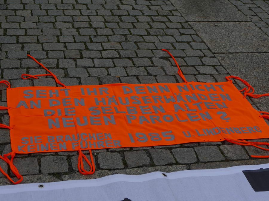 OMAS GEGEN RECHTS BERLIN - Für ein würdiges Gedenken - gemeinsam mit dem Bündnis für ein weltoffenes und tolerantes Berlin - Mitmachaktion